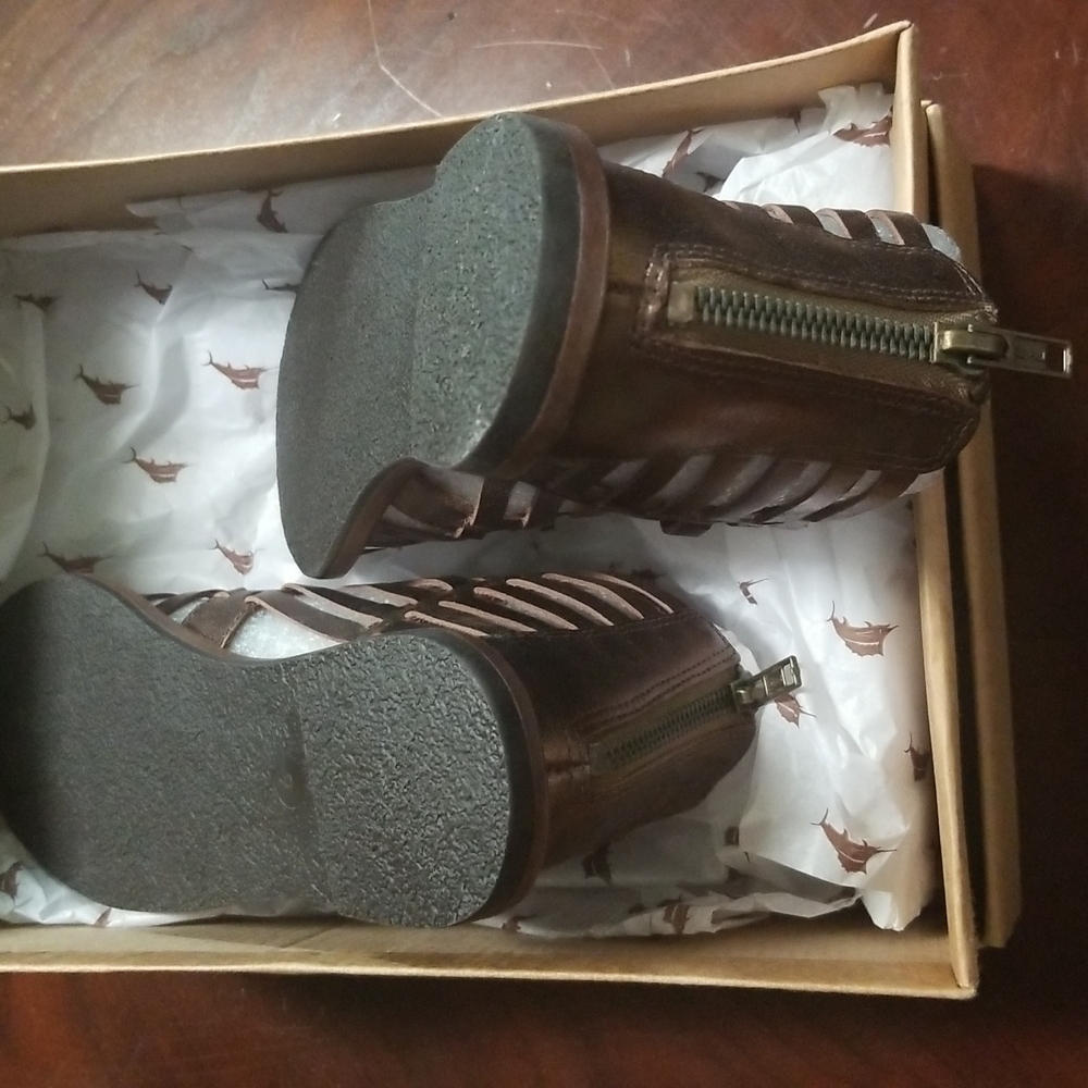 Women's Tommy Bahama Sandals - Picture 2 of 2